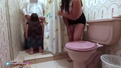 Enfermeira encontra médica a foder paciente na casa de banho do hospital / PARTE 1 / NicoleLondrawer / Chiquicandy